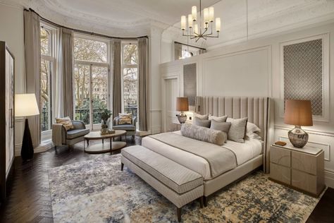 Southern Style Homes, Mirrored Walls, Helen Green, Old Money House, Restful Bedrooms, Knightsbridge London, Bedroom With Sitting Area, Dressing Table With Chair, City Homes