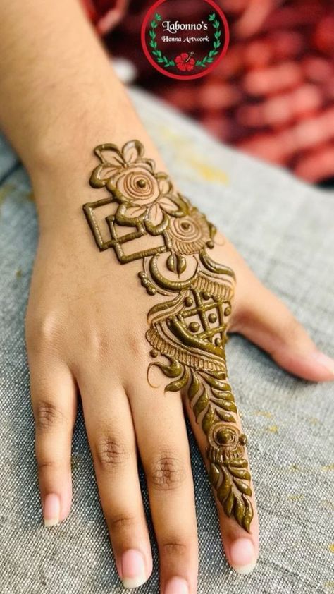 Mehdi Degine Simple, Back Side Mehndi, Beautiful Mehndi Designs, Short Mehndi Design, Simple Mehendi, Mehndi Designs Bridal Hands, Latest Henna Designs, Rose Mehndi Designs, Mehndi Designs For Kids