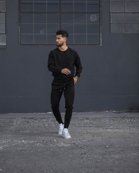 Athleisure Lifestyle, Black Athleisure Outfits, Teaching Mens Fashion, Athleisure Men, Sweatpants Outfit, Outfits Hombre, Mens Lifestyle, Business Casual Men, Mens Fashion Casual Outfits