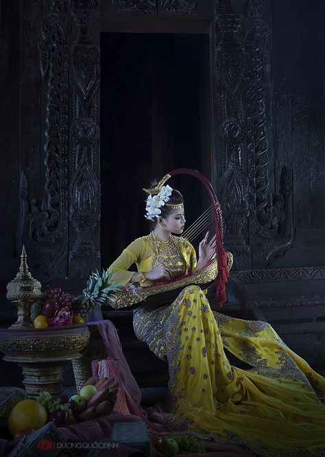 Myanmar Harp, Burmese Culture, Myanmar Costume, Myanmar Photo, Myanmar Wedding, Vietnam City, Vintage Myanmar, Burma Dress, Burmese Art