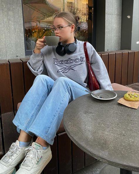 Matcha vibes and cozy autumn mood 🍵🍂 #aesthetic #pinterest #explore #outfit #style #autumn #vibe #follow #like #girl #grey #reebok #denim #jeans #red #streetstyle #fashionblogger #cafe #matcha #green Explore Outfit, Mood Aesthetic, Aesthetic Pinterest, Matcha Green, Cozy Autumn, Autumn Cozy, Outfit Style, Matcha, Denim Jeans