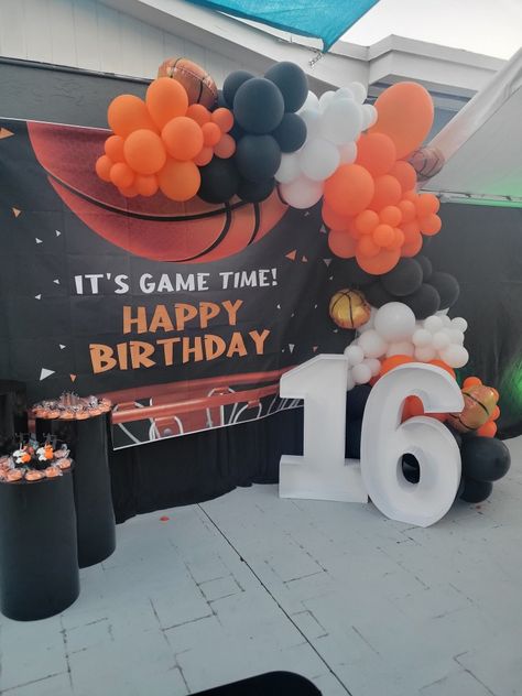 Embracing the love for basket with a simple back drape Diy Backdrops, Basketball Party, Happy 16th Birthday, It Game, Diy Backdrop, Game Time, For Your Party, Halloween Wreath, Party Themes