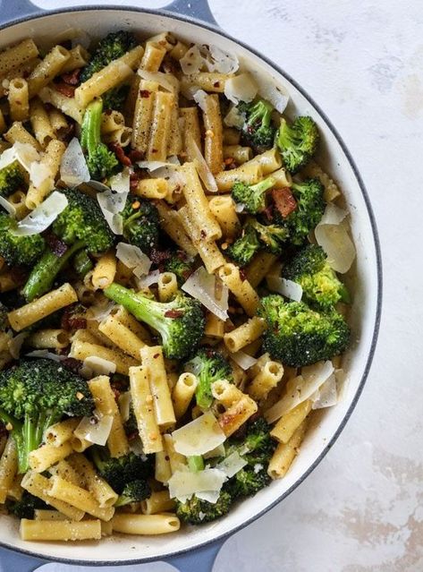 This is the easiest weeknight bacon broccoli pasta that can come together in minutes! Super flavorful and filled with crispy bacon, fresh broccoli, shaved parmesan and crushed red pepper, it's delicious on its own or as a base for more veggies or meat! I howsweeteats.com #bacon #broccoli #pasta #easy #dinner #recipes #howsweeteats Bacon Broccoli Pasta, Bacon Broccoli, Shaved Parmesan, Pasta Easy, Broccoli Salad Recipe, Easy Bacon, More Veggies, Broccoli Pasta, Bbc Good Food