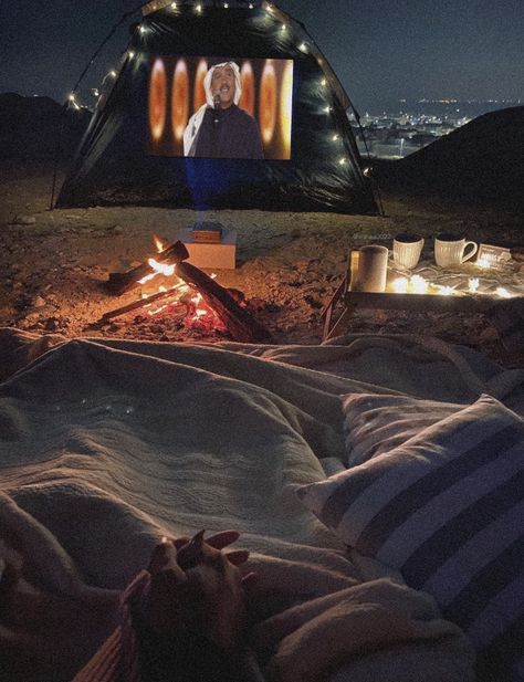 Camping Date, Camping Images, Winter Picnic, Couples Weekend, Luxury Beach House, Cute Date Ideas, Beach Date, My Lover, Beach Picnic