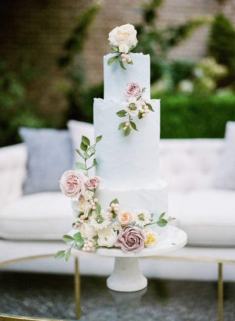 Classic yet contemporary garden wedding ideas at Lakewold Gardens via Magnolia Rouge Garden Wedding Ideas, Popular Wedding Colors, Wedding Cake Photos, Classic Wedding Cake, Wedding Cakes Blue, Modern Wedding Cake, Contemporary Garden, Elegant Wedding Cakes