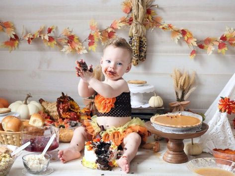 Thanksgiving Baby Photoshoot Ideas, Thanksgiving Photoshoot Ideas, Thanksgiving Baby Pictures, Thanksgiving Photoshoot, Babys First Thanksgiving, Thanksgiving Photos, Thanksgiving Cakes, Thanksgiving Pictures, Thanksgiving Baby