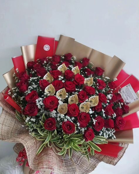 "Woah! Hala ka daku!" 😱 Just the immediate reaction of the celebrant to our 3 Dozen Red Rose Bouquet with 5K cash 😁🥰 Happiest 50th Birthday, ma'am Joy! Wishing you a birthday filled with JOY, laughter, and all the things you love most. 🥳🥂🎈 We appreciate you greatly, ma'am Michelle, for putting your trust in us. We enjoyed making your rush order. 🫶🥰 #BigBouquet #BigRoseBouquet #FlowerBouquet #MoneyBouquet #RushOrder #TodaysSurprise #HotAirBoboBalloonWithChocolates #BirthdayBalloon #Surpris... Money Bouquet, Red Rose Bouquet, Happy 50th Birthday, Rose Bouquet, Birthday Balloons, 50th Birthday, Red Rose, The Things, Flowers Bouquet