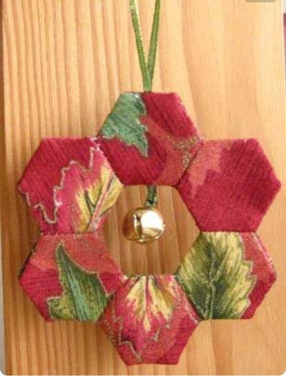 Hexi Christmas Ornament is a great "carry along project"! Use the GO! English Paper Piecing Hexagon, sew hexagons together to make small wreaths, then sew front and back wreaths together on the machine. EASY! #accuquilt #christmasornaments #cuttimequiltmore Hexagon Wreath, Door Ornament, Christmas Patchwork, Wreath Ornament, Quilted Ornaments, Christmas Idea, Quilted Christmas Ornaments, Hexagon Quilt, Fabric Ornaments