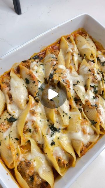 Joshua Williford aka The Rapping Chef on Instagram: "STUFFED SHELLS 🎤👨🏾‍🍳🎶" Giada Stuffed Shells, Zucchini Stuffed Shells, Big Shells Pasta Recipes, Stuffed Shells Videos, Stuffed Jumbo Shells Recipe, Pasta Stuffed Shells, Stuffed Shells Beef, Italian Stuffed Shells, Shell Pasta Recipes