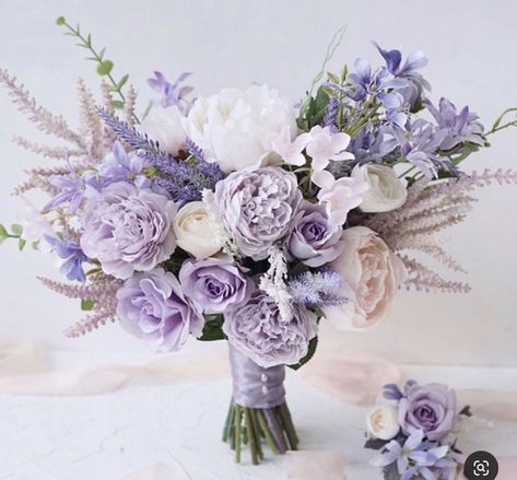 Navy Blue And Lavender Wedding Flowers, Blue And Lavender Wedding Flowers, Lilac Wedding Centerpieces, Navy Blue And Lavender Wedding, Navy Lavender Wedding, Blue And Lavender Wedding, Lavender Wedding Theme, Purple Flower Bouquet, Lavender Wedding Flowers