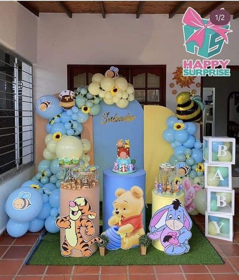 Winnie The Pooh Birthday Party, Babby Shower, Baby Shower Unisex, Pooh Birthday Party, Decoration Buffet, Baby Shower Party Themes, Idee Babyshower, Winnie The Pooh Themes, Pooh Birthday