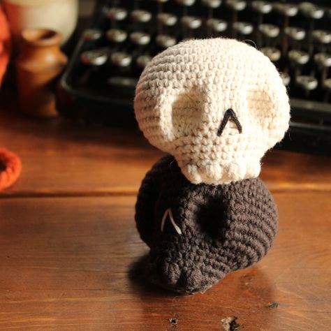 Cute little crocheted skulls now available to purchase already made up - with or without the little devilish horns 😈💀 #halloweendecor #skullplush #crochetskull Skull Crochet, Crochet Skull, Crochet Ideas, Halloween Decorations, Amigurumi, Knitting, Crochet, Quick Saves