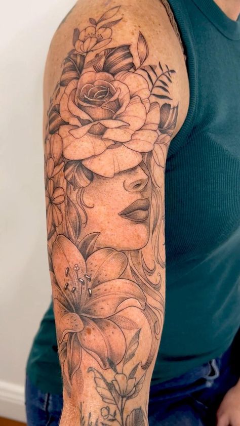 Half Sleeve Unique, Girl Half Sleeve Tattoos, Female Sleeve Tattoos, Half Sleeve Tattoo Upper Arm, Sleeve Tattoos Ideas, Unique Half Sleeve Tattoos, Shoulder Sleeve Tattoos, Feminine Shoulder Tattoos, Feminine Skull Tattoos