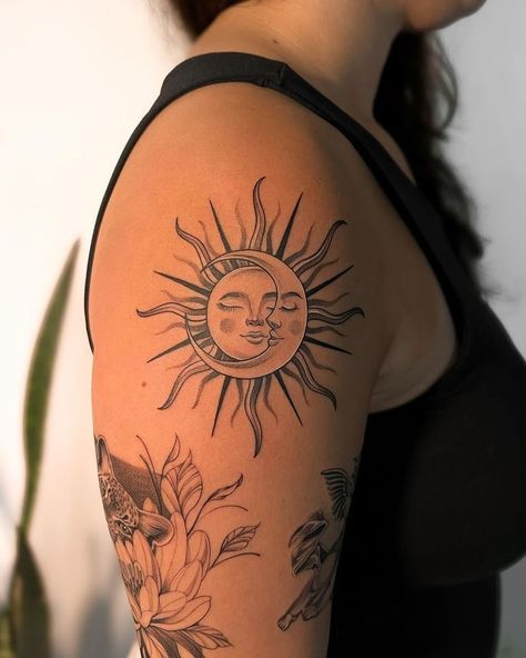 Mangas Tattoo, Small Girly Tattoos, Taurus Tattoos, Pieces Tattoo, Upper Arm Tattoos, Intricate Tattoo, Inspiration Tattoos, Sun Tattoos, Tatuaje A Color