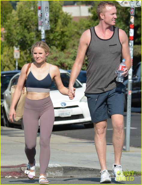 Kristen Bell Dax Shepard, Kristin Bell, Kristen Bell And Dax, Crossing The Street, Dax Shepard, Jake Miller, Veronica Mars, Disney Channel Stars, Kristen Bell