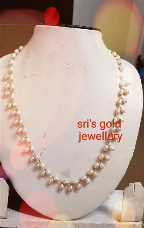 Pearl Jewelry Indian Simple, Pearls Jewelry Indian, Pearl Bridal Jewelry Sets, Temple Jewellery Earrings, Gold Pearl Jewelry, Pearl Jewelry Design, Gold Jewelry Simple Necklace, Beautiful Gold Necklaces, Pearls Jewelry