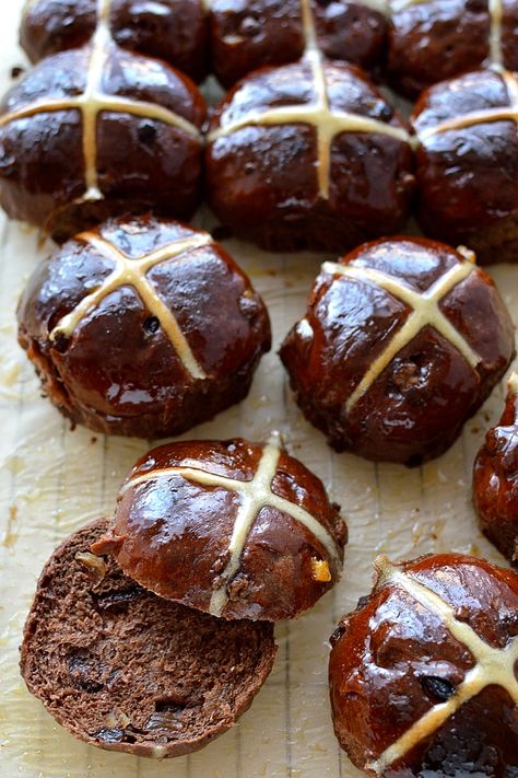 Close up of chocolate orange hot cross buns flavoured with cocoa powder, chocolate chips, candied peel and orange zest. Candied Peel, Cocoa Powder Chocolate, Easter Buns, Chocolate Hot Cross Buns, Easter Cooking, Hot Cross Buns Recipe, Handmade Bread, Easter Breakfast, Easter Bread