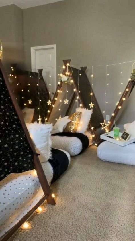 Sleepover But Make It Extra Sleepover Decoration Ideas, Slumber Party Decorations, Sleepover Room, Sleepover Beds, Sleepover Tents, Birthday Sleepover Ideas, Slumber Party Birthday, Glamping Ideas, Birthday Sleepover