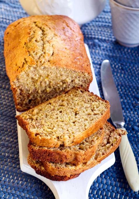 Bisquick Banana Bread, Low Fat Banana Bread, Recipe Using Applesauce, Banana Bread With Applesauce, Applesauce Bread, Yogurt Banana, Applesauce Recipe, Banana Nut Bread Recipe, Plats Weight Watchers