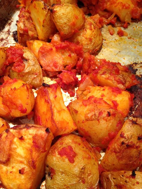 Ways To Make Potatoes, Recipe With Tomato Sauce, Garlic Parmesan Roasted Potatoes, Meat And Potatoes Recipes, Beef Stew Meat Recipes, Pesto Potatoes, Roasted Garlic Mashed Potatoes, Parmesan Roasted Potatoes, Ground Beef Dinner Recipes