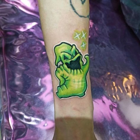 Oogie Boogie Tattoo Boogies Boys Tattoo, Oogie Boogie Tattoo Ideas, Oogie Boogie Tattoo, Rose Tattoo Stencil, A Boogie, Nightmare Before Christmas Tattoo, Christmas Tattoo, Tattoo Templates, Boy Tattoos