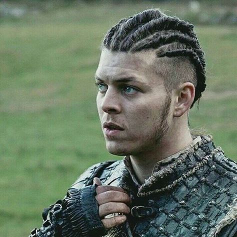 Ragnar Lothbrok Sons, Viking Ragnar, Viking Haircut, Ivar Vikings, Ragnar Lothbrok Vikings, Viking Braids, Ivar The Boneless, Vikings Tv Show, Vikings Ragnar