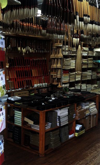 Japanese calligraphy shop - Where is this place and how do I get there right now? Japan Calligraphy, Calligraphy Tools, Japanese Calligraphy, Artist Aesthetic, Chinese Calligraphy, Calligraphy Fonts, Sumi E, Chinese Painting, Calligraphy Art