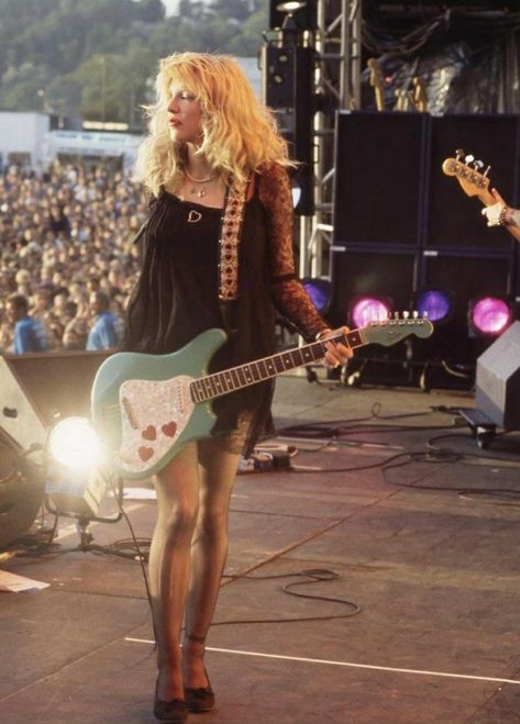 Courtney Love Outfits 90s, Kinderwhore 90s Riot Grrrl Style, Courtney Love Outfits, Kinderwhore 90s Grunge Style, Courtney Love Style, Riot Grrrl Outfits, Courtney Love 90s, Riot Grrrl Fashion, Reading Uk