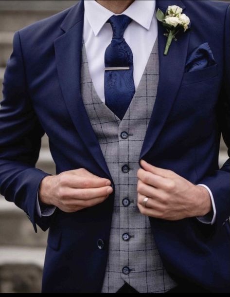 Muscular Groom Suit, Wedding Suits Groom Dark Blue, Navy Blue Wedding Suits For Men, Men’s Navy Wedding Suits, Deep Blue Wedding Suit, Navy Suit Wedding Groom Attire, Navy Blue Suit Men Color Combinations, Dark Blue Groom Suit, Dark Blue Wedding Suit