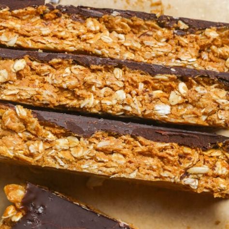 Peanut Butter Protein Bars Unflavored Protein Powder, 100 Days Of Real Food, Peanut Butter Protein Bars, Protein Bars Homemade, Peanut Butter Oats, Protein Bar Recipes, Peanut Butter Roll, Chocolate And Peanut Butter, Snack Craving