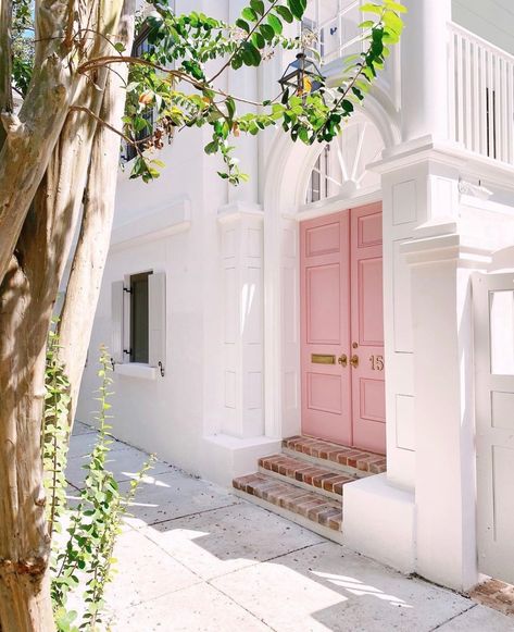 Pink Front Door, Pretty Mess, Tiny House Layout, Pink Door, Garage Apartment, Diy Cups, Pink Houses, Spring Aesthetic, Perfect Pink