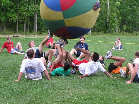 Crab Walk Soccer by Lee Ekstrom Crab Soccer, Field Day Activities, 2000 Nostalgia, Pep Club, Soccer Images, Outdoor Party Games, Pe Class, Team Building Games, Youth Games