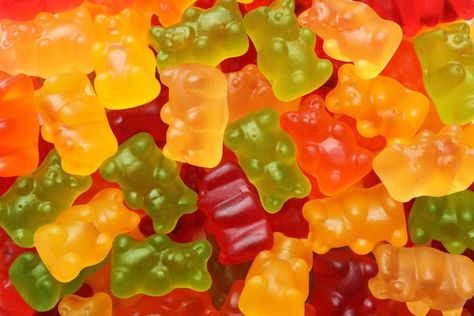 How To Make Gummies, Homemade Gummy Bears, Homemade Gummies, Thc Gummies, Cannibis Recipes, Gummies Recipe, Bear Recipes, Diy Edible, Best Edibles