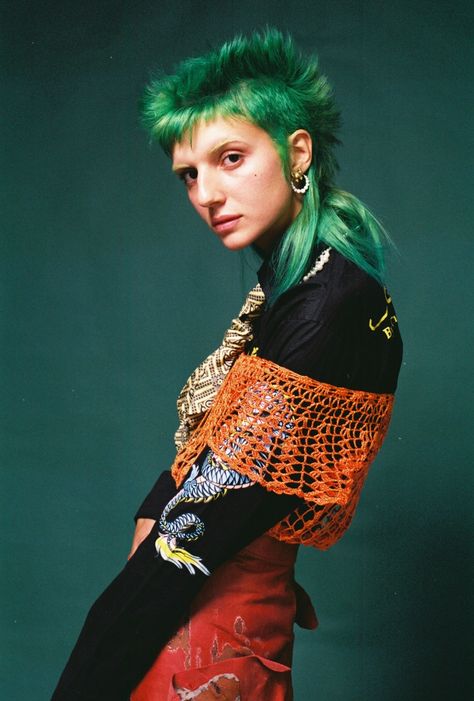 Teeth Magazine, Chicas Punk Rock, Drag Make-up, Modern Mullet, Celebrity Babies, Hair Reference, Grunge Hair, Glam Rock, Green Hair