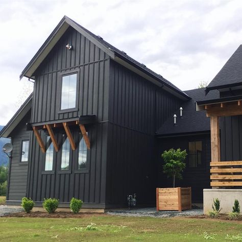 Board And Batten Exterior, Grey Siding, Black Houses, Vertical Siding, Board And Batten Siding, Casa Exterior, Modern Farmhouse Exterior, House Siding, Black House Exterior