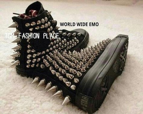 Shoes Heels Prom, Trending Womens Shoes, Studded Shoes, Derrick Rose, Shoes Photography, Shoes Teen, Shoes Converse, Shoes Canvas, Outfits With Converse