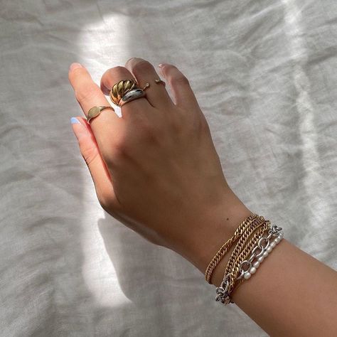 Mejuri on Instagram: “@mimixn the new wisdom is adding 3 or more things on before leaving the house.” Mixed Jewelry Style, Mixed Metals Jewelry Style, Vintage Punk Fashion, Silver Bracelet Stack, Gold Bracelets Stacked, Index Finger Ring, Mixed Metal Bracelets, Silver Jewlery, Gold And Silver Bracelets