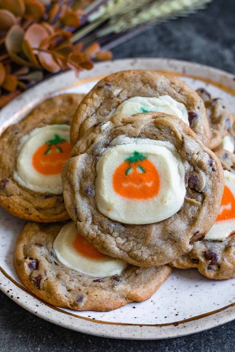 Pillsbury Halloween Cookies, Pillsbury Cookies, Pillsbury Sugar Cookies, Easy Halloween Cookies, Halloween Cookie Recipes, Fall Baking Recipes, Halloween Food Treats, Fresh Baked Cookies, Buy Cookies