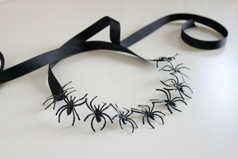 Spider Accessories, Halloween Outfit Ideas, Spider Costume, Spider Necklace, Spider Webs, Halloween Costumes Makeup, Fantasias Halloween, Halloween 2019, Halloween Outfit