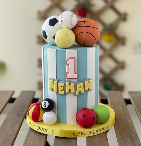 Ball Theme Birthday, Sports Birthday Cakes, Cakes For Kids, Sports Themed Cakes, Blue Birthday Cakes, 2nd Birthday Boys, Sports Theme Birthday, Ball Birthday Parties, 3rd Birthday Cakes