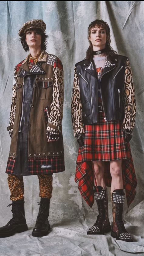 Punk Model Male, Mens Fashion Vouge, Grunge Runway Fashion, Berlin Punk Fashion, 1990s Punk Fashion, Trad Punk Fashion, Hopepunk Fashion, 80s Punk Fashion Male, Gender Non Conforming Fashion