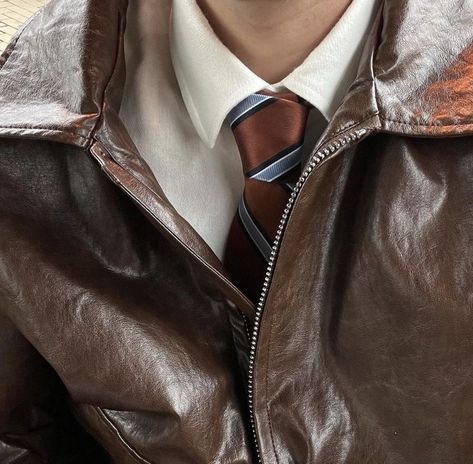 Estilo Ivy, Quoi Porter, Fotografi Vintage, Remus Lupin, Spencer Reid, Chuck Norris, Brown Aesthetic, Brown Leather Jacket, Mode Inspo