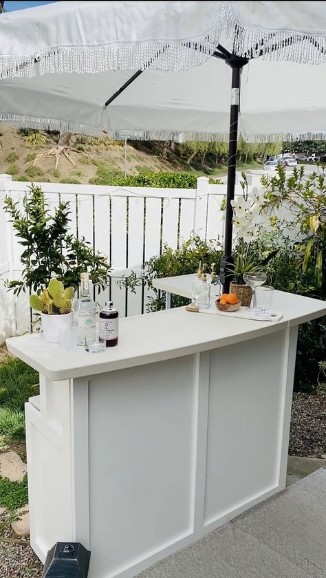 Bartender Setup For Party, Diy Bar At Home, Outdoor Portable Bar Ideas, Bar Cart For Events, Mobile Slushy Bar, Cocktail Mobile Bar, Portable Bar Ideas Parties, Mobile Bar Service, Mobile Cocktail Bar Ideas