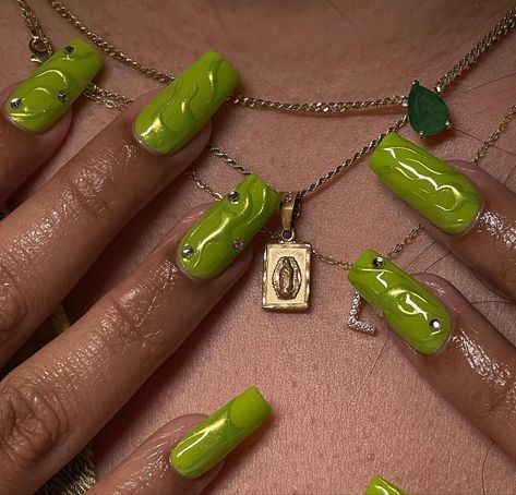 Green Fake Nails, Nail Purple, Neon Green Nails, Green Nail Designs, Nude Nail Designs, Beauty Make-up, Gel Art, Long Square Acrylic Nails, Gem Nails