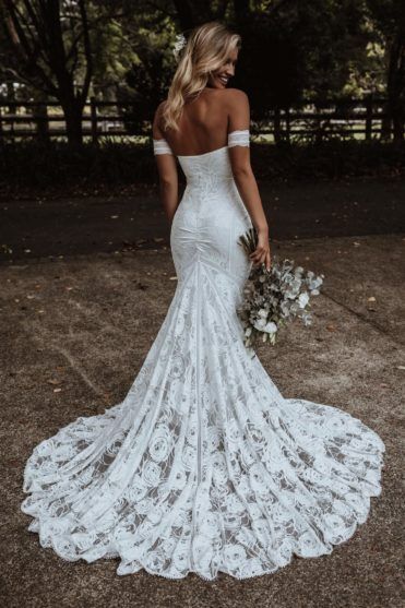 Bustier Wedding Dress, Lace Bride, White Wedding Dress, Grace Loves Lace, Dream Wedding Ideas Dresses, Wedding Dress Trends, Best Wedding Dresses, Online Wedding Dress, Dream Wedding Dresses