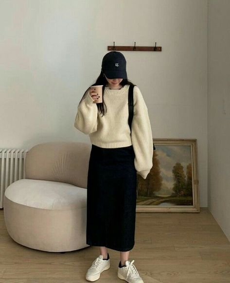 Black Pencil Skirt Outfit Casual Fall, Sweater With Maxi Skirt, Korean Casual Outfits Winter, Japanese Fall Outfits, Korea Autumn Fashion, Japan Autumn Outfit Women, Korea Outfit Ideas, Korea Fall Outfit, Japanese Street Style Minimalist