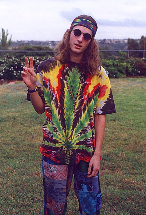 Hippie Outfits Men, Flower Power Outfit, Cool Tie Dye Shirts, Tie Dye Shirts Designs, Mundo Hippie, Hippy Fashion, Looks Hippie, Tie Dye Shirts Patterns, Hippie Men