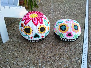 DIY Sugar Skull Pumpkins from sugarskullindustries.blogspot.com Pumpkin Ideas Easy, Painting Ideas For Halloween, Easy Pumpkin Painting Ideas, Halloween Pumpkin Painting Ideas, Pumpkins Decorating, Easy Pumpkin Painting, Sugar Skull Pumpkin, Halloween Pumpkin Painting, 100 Días De Clases