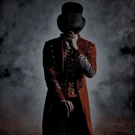 Drama Mask Aesthetic, Ringleader Oc, Court Jester Aesthetic, Legend Caraval, Jester Aesthetic, Old Magician, Circus Core, Caraval Aesthetic, Haunted Circus