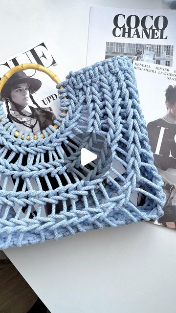 Knitting Bag Tutorial, Crochet Hand Bag, Bag Macrame, Macrame Bags, Crochet Boho Bag, Blue Crochet, Macrame Patterns Tutorials, Macrame Bag, Macrame Tutorial